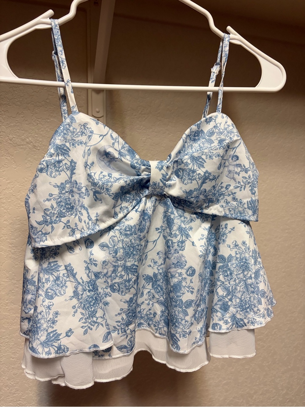 SHEIN White & Light Blue Floral Bow Front Tiered Spaghetti Strap Tank Top